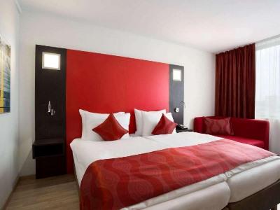 Ramada Encore By Wyndham Geneva Hotel