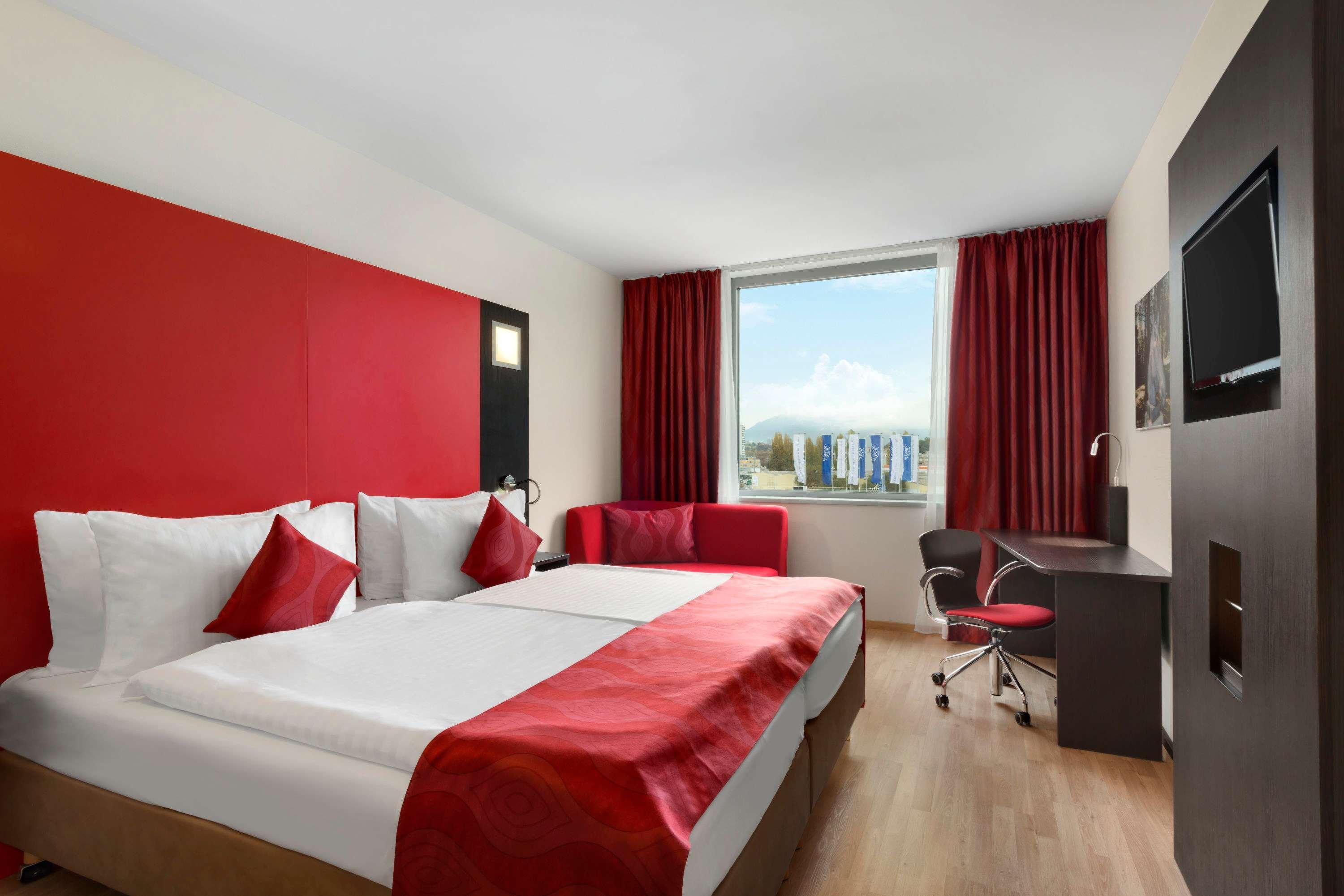 Ramada Encore By Wyndham Geneva Hotel