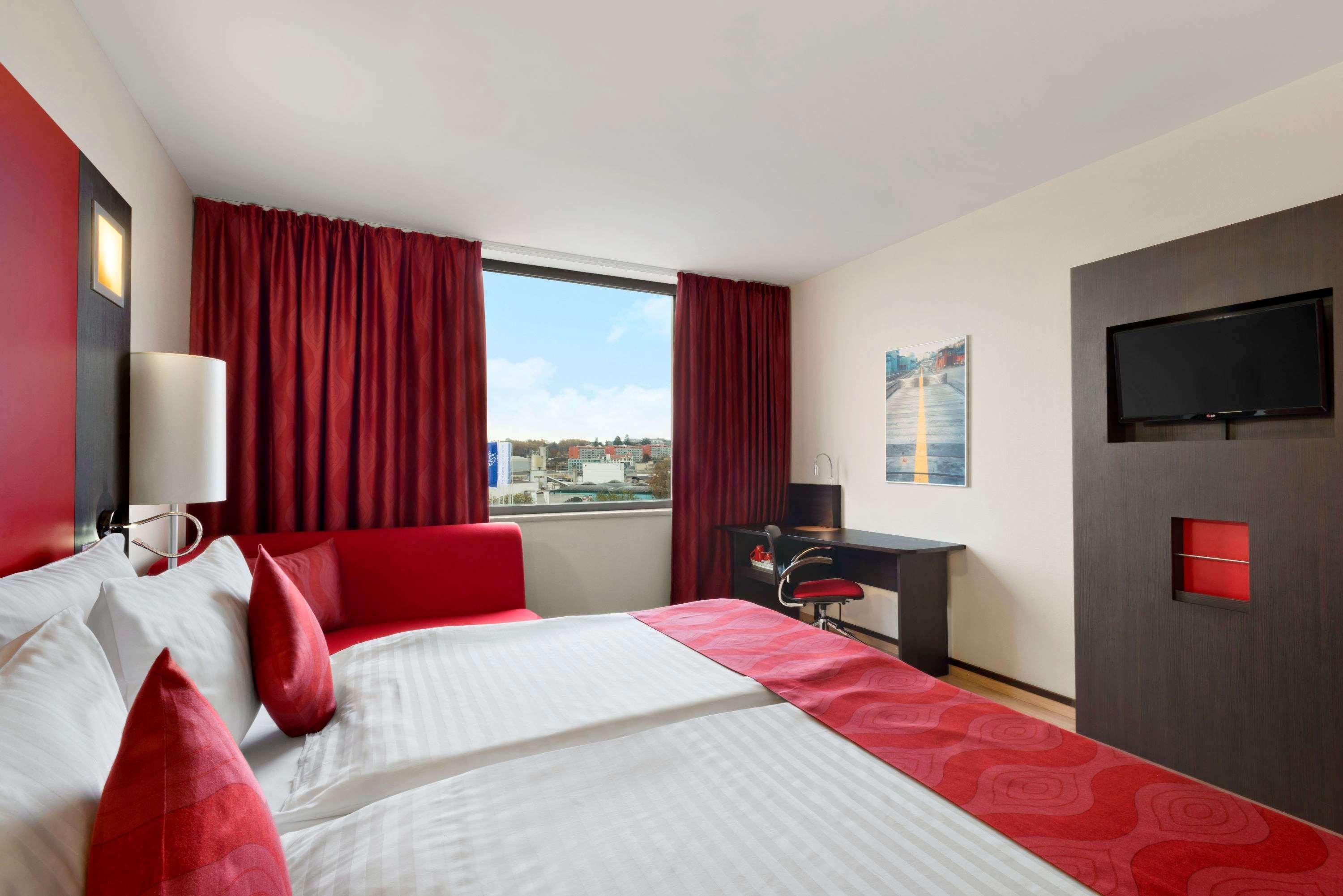 Ramada Encore By Wyndham Geneva Carouge