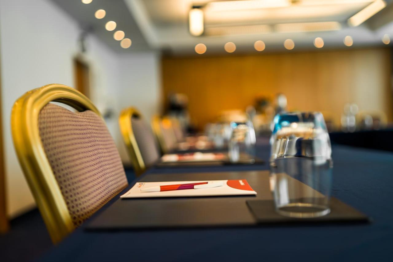 Ramada Encore By Wyndham Geneva Hotel