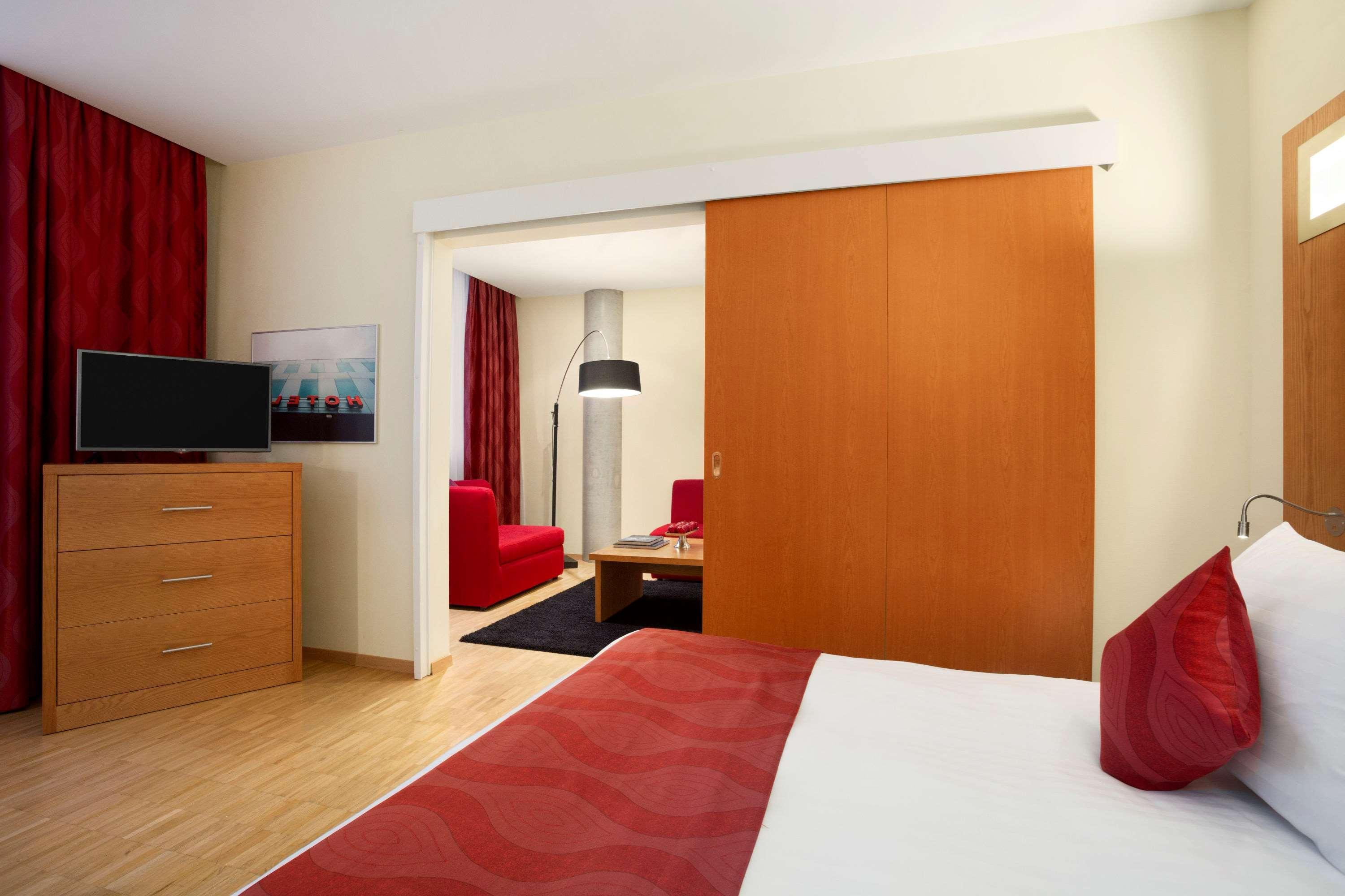 Ramada Encore By Wyndham Geneva Hotel 3*