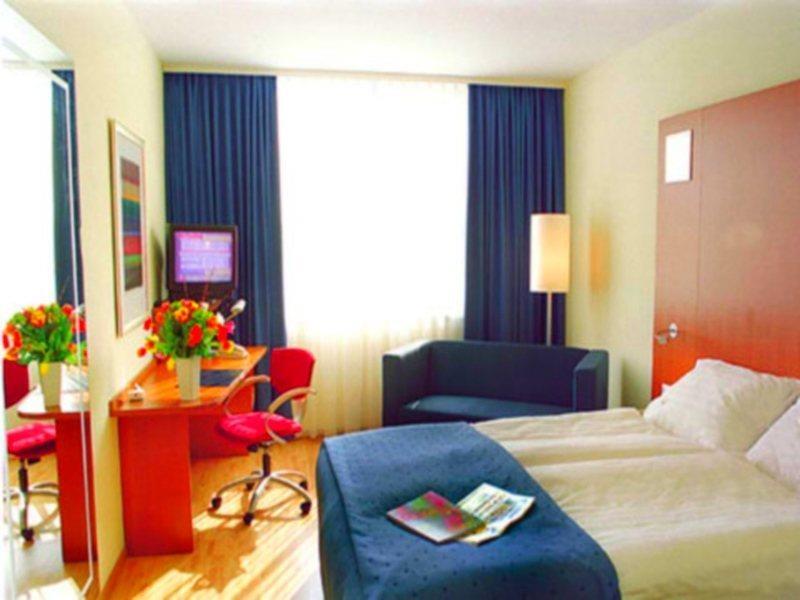 Ramada Encore By Wyndham Geneva Carouge