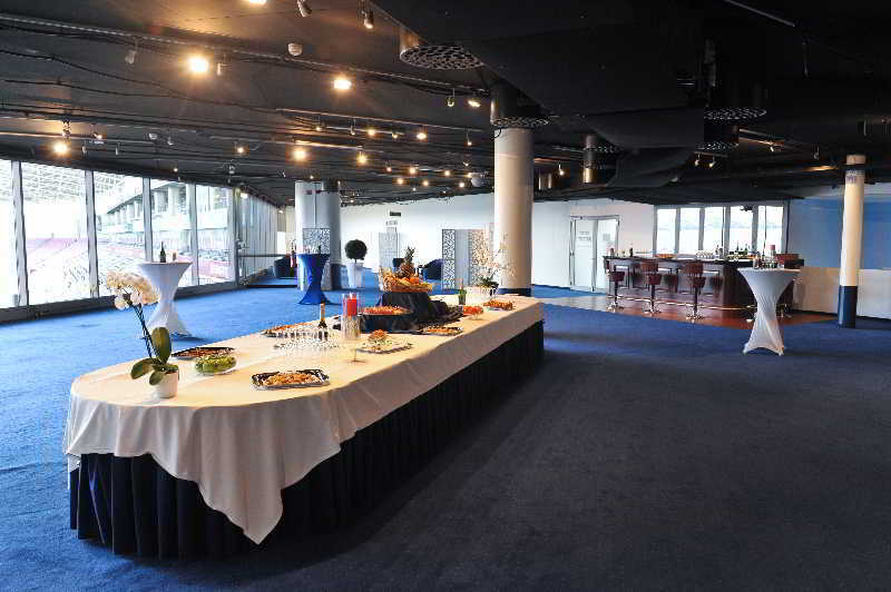 Ramada Encore By Wyndham Geneva Hotel 3*